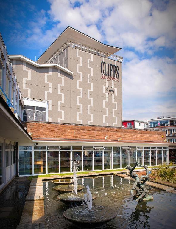 Marine Villa Hotel & Suites - Close To Beach, Train Station & Southend Airport Exterior foto