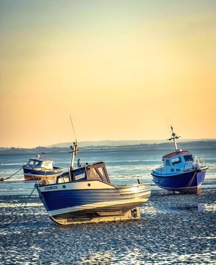 Marine Villa Hotel & Suites - Close To Beach, Train Station & Southend Airport Exterior foto